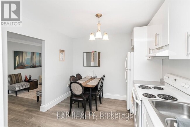 Photo - 5858 Ferry St