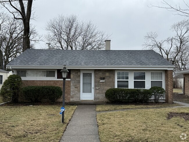 Building Photo - 17028 Greenbay Ave Rental