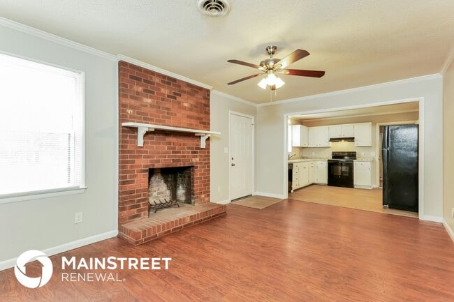 Photo - 2349 Swindon Ln