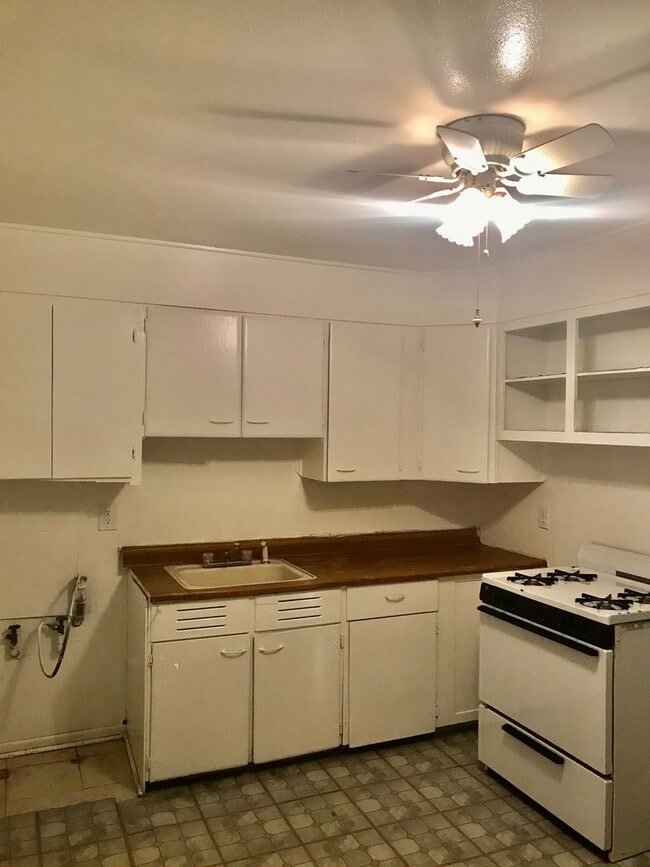 Photo - 2 Bedroom, 1 Bathroom Home in North Amarillo!