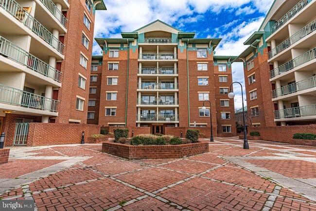 Photo - 545 E Braddock Rd Apartment Unit 506