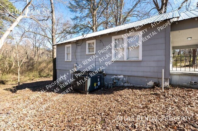 Photo - 4108 Main St