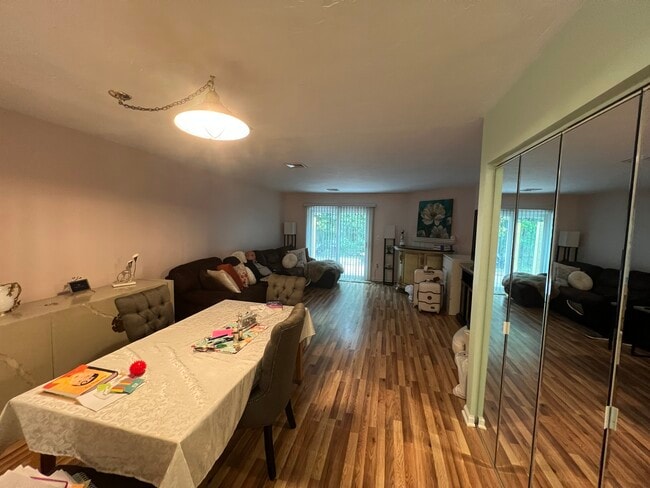 Photo - 923 Lagrange St