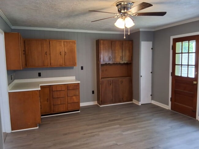 320 Meadow Ln
