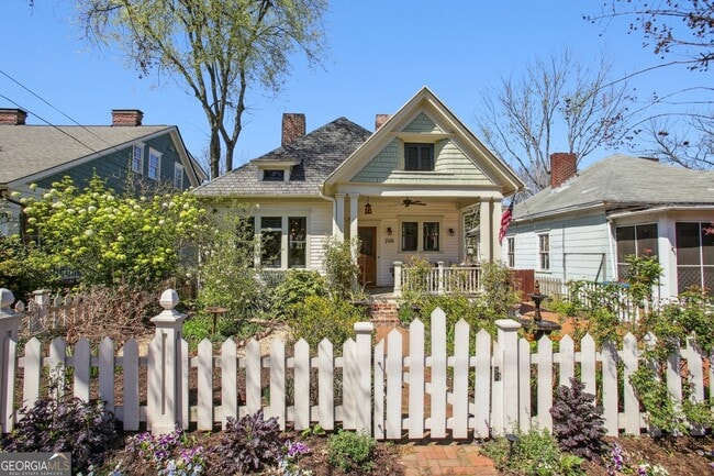 Building Photo - 788 Lake Ave NE