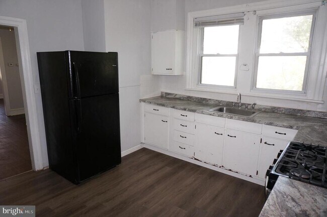 Photo - 124 Knox St