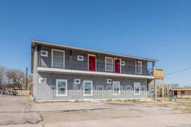 Building Photo - 2305 Pinn Rd Unit 5