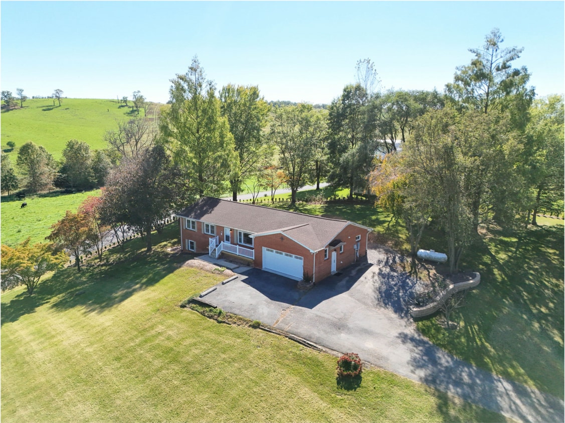 Photo - 20 Buckland Dr (Mount Solon, VA)