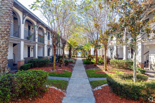 Courtyard - Goldelm at Valencian