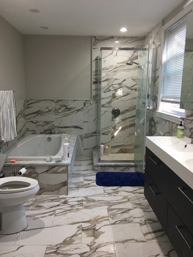 Photo - 1000 Memorial Dr Unit 2F