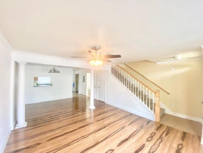 Photo - 514 Wingspan Way