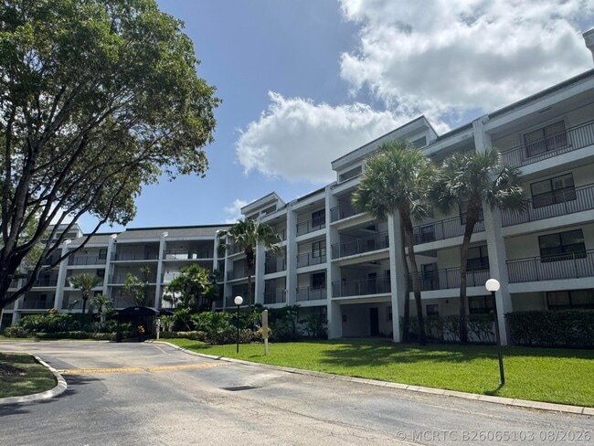 Building Photo - 16171 Blatt Blvd Unit 202