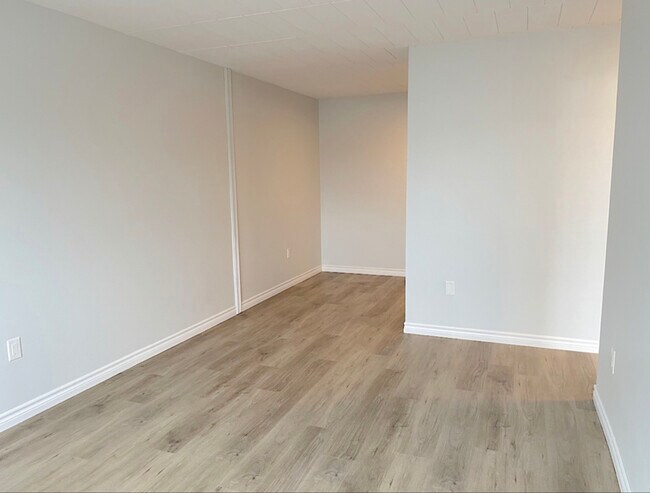 Photo - 471 Tecumseh Rd W Unit 104