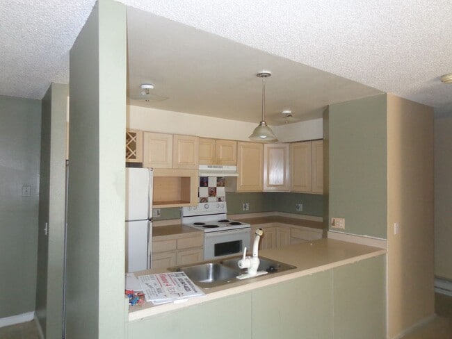 Photo - Great location off 2nd and Sable near 6th and I-225 and Aurora Mall