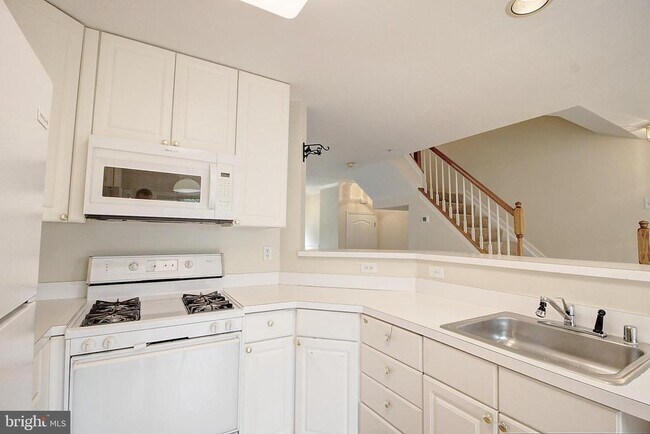 Photo - 925 Jubal Way