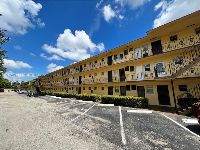 Building Photo - 2810 NE 201st Terrace Unit G108