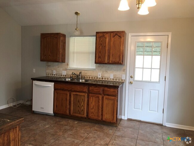 Building Photo - 506 Bridle Ln Rental