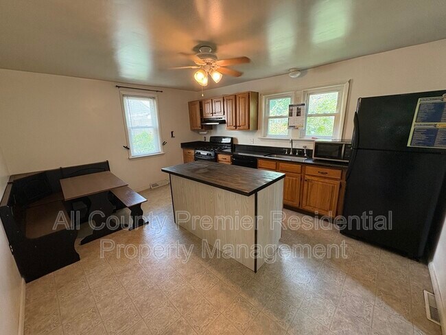 Photo - 24 Edwin Ave Casa