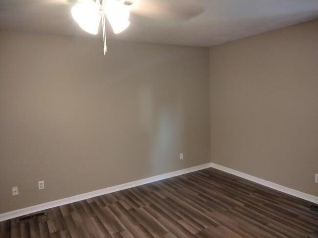 Photo - 502 Clark St