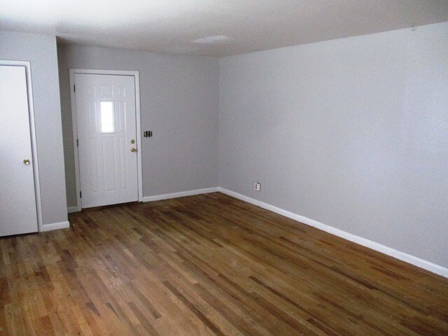 Photo - 224 Robinhood Ln