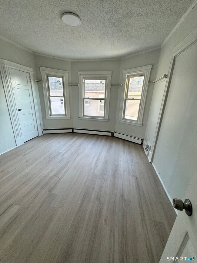 Photo - 190 Brook St Unit 3