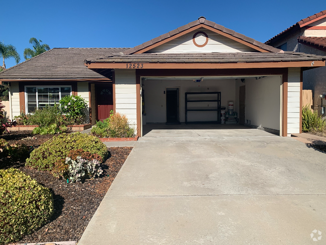 Building Photo - 12523 Darkwood Rd Rental