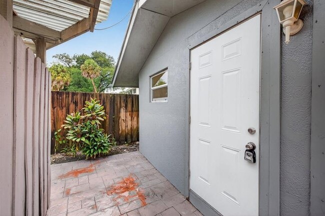 Photo - 2500 SW 18th Terrace Unidad GH9