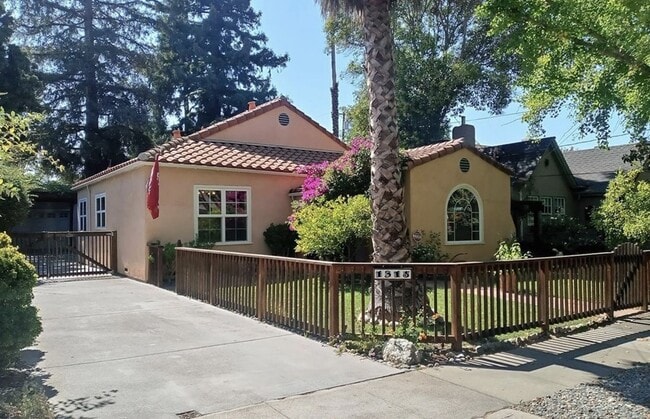 Building Photo - Walk to Town Willow Glen Rental