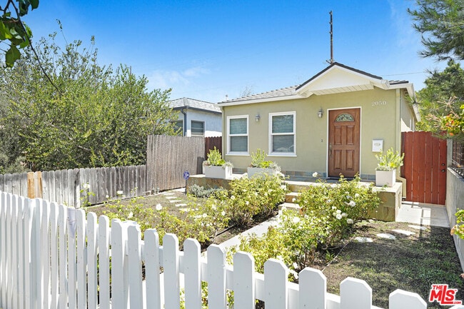 Photo - 2050 Walgrove Ave