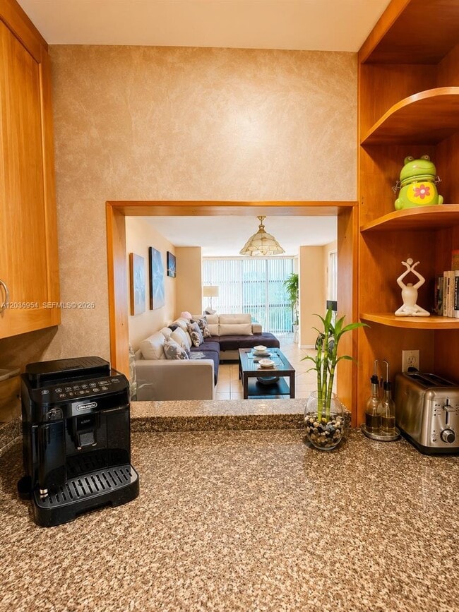Photo - 1000 Parkview Dr Unit 505