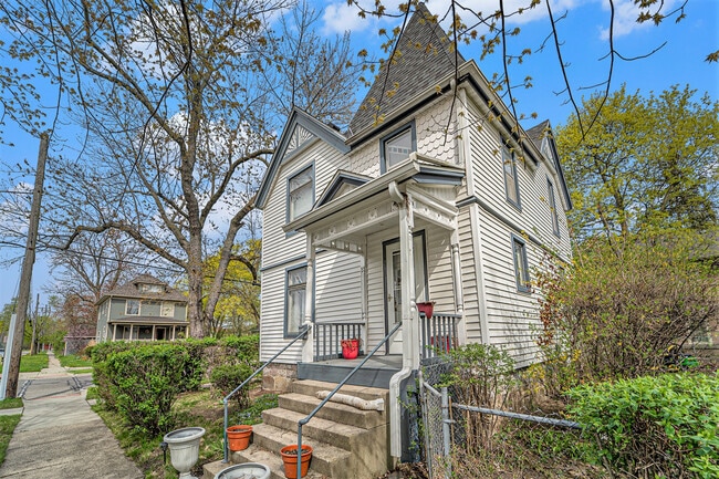 Photo - 218 Woodward St