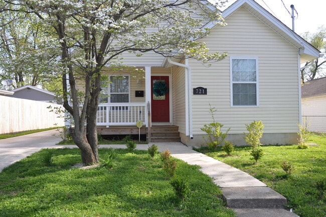 Building Photo - Big Brown - Walk to UK Pre-Leasing Now  Fa... Rental