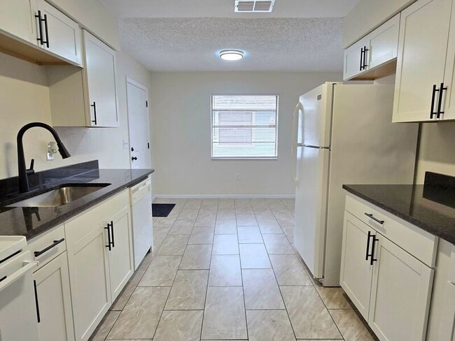 Photo - 1738 E Fern Rd Unit 1736