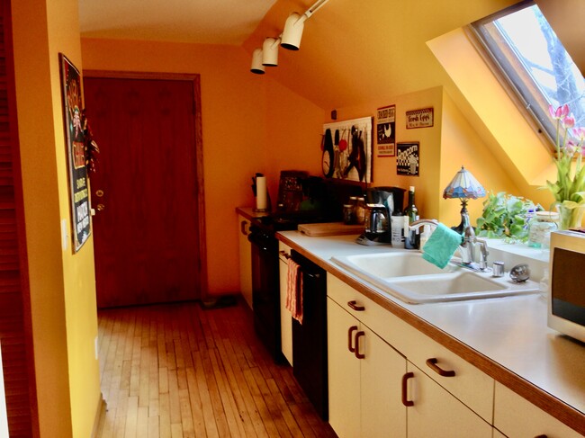 Photo - 1404 Vilas Ave Unit 1404VilasAvenueApt3