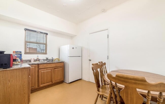 Photo - 415 E 23rd St Unit 1