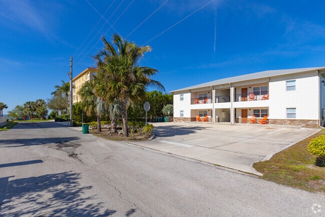 171 24th St Cocoa Beach, FL 32931