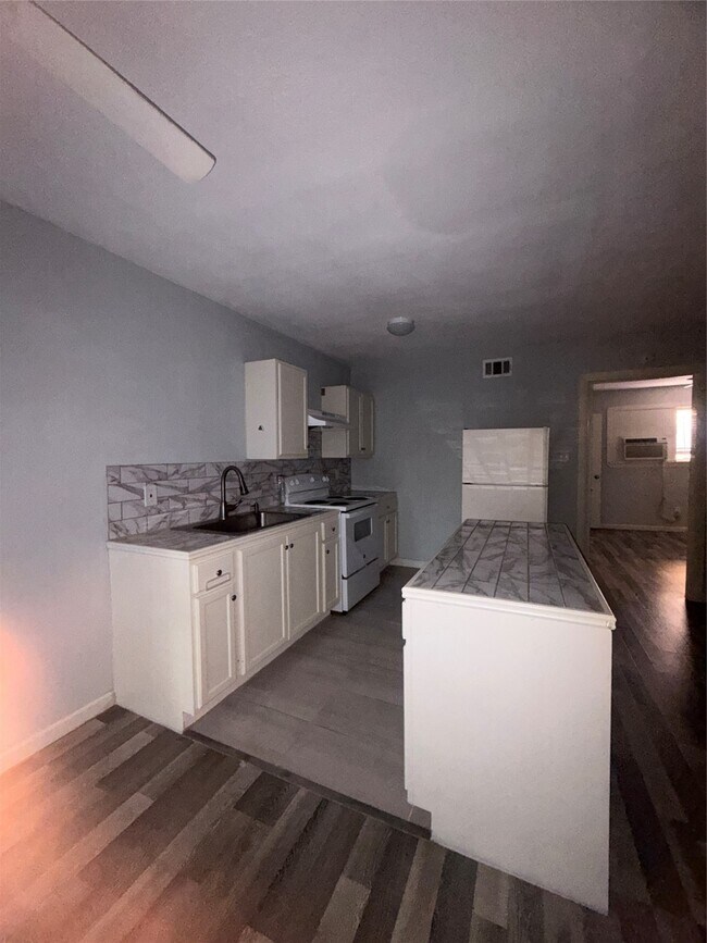 Photo - 4626 Bell St Unit 6