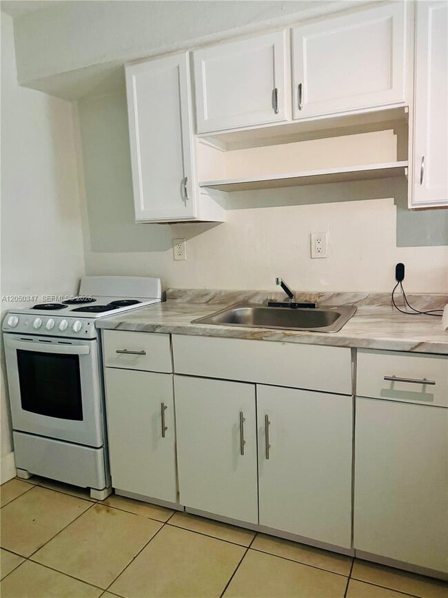 Building Photo - 800 NW 56th St Unit 3