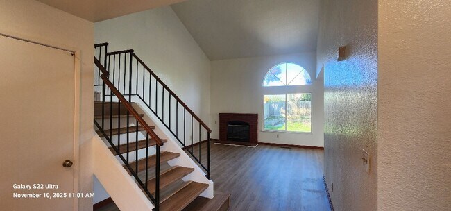 Photo - Large 3 Bedroom 3 Full Bath Home in Glen C...