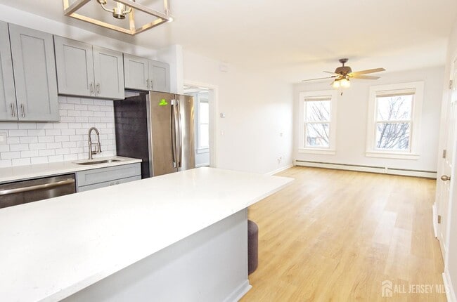 Building Photo - 1076 Fulton St Unit Duplex