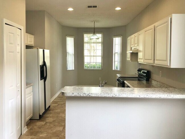 Photo - Lovely 3/2 Spacious Home and a 2 Car Garag...