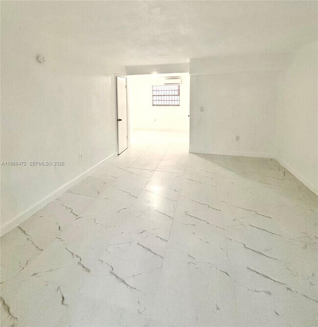 Photo - 2154 SW 4th St Unidad 3