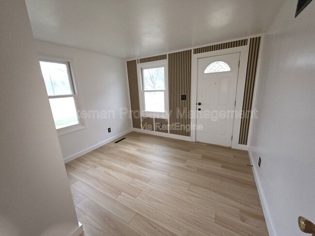 Photo - 822 W Main St