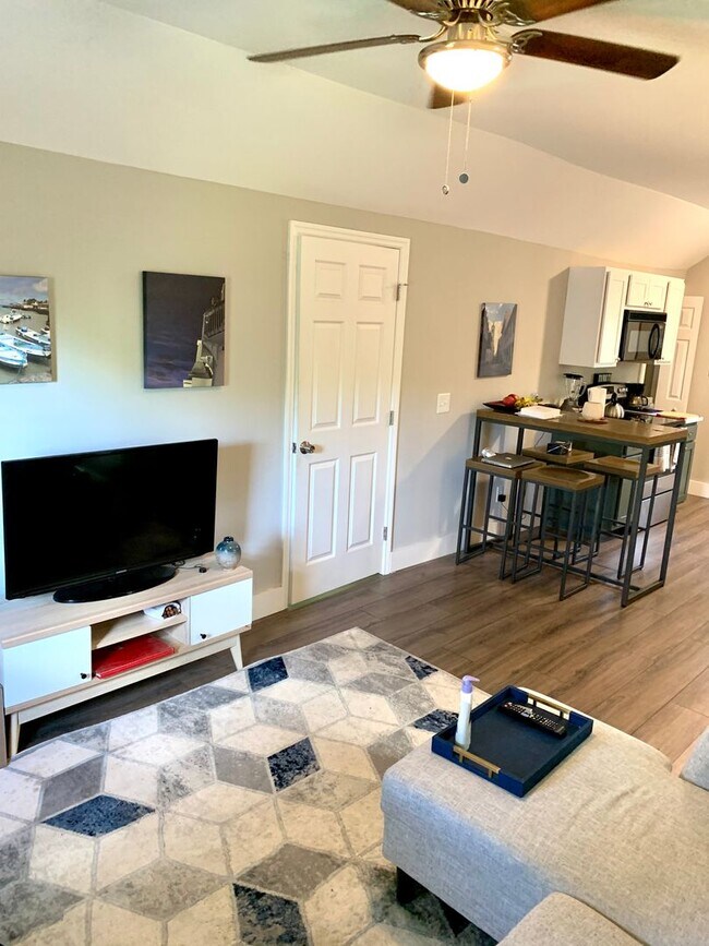 Photo - Modern 1 Bedroom Upstairs Apartment in Mad...