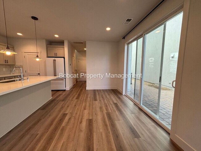 Photo - 1287 Grove St