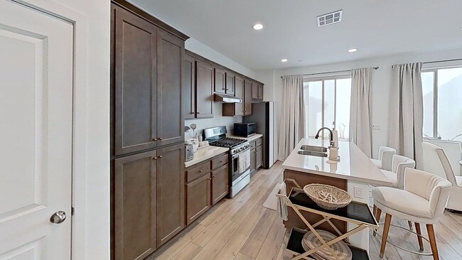 Photo - 29378 Bovenzi Wy