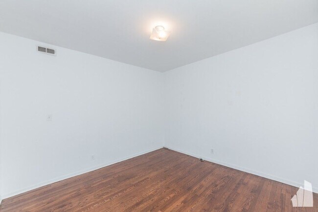 Photo - 1940 W Winona St