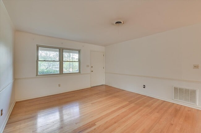 Photo - 1654 Pendleton Rd