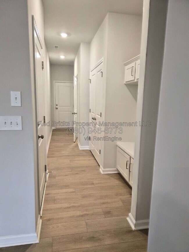 Photo - 6510 Harlech St