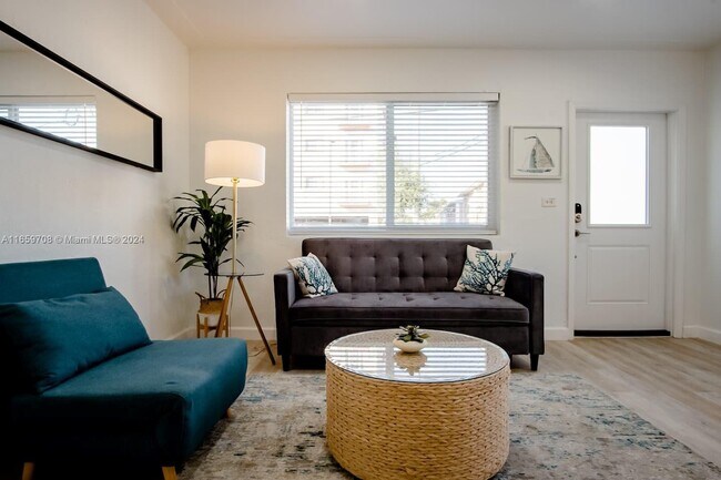 2160 NW 18th Ter Unit DUPLEX